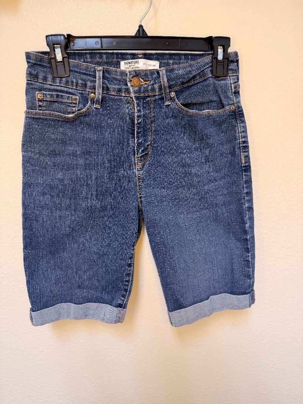 Levi's Signature Bermuda Denim Shorts Women's Size 4‎ Stretch Mid Rise Cuffed - Picture 2 of 8